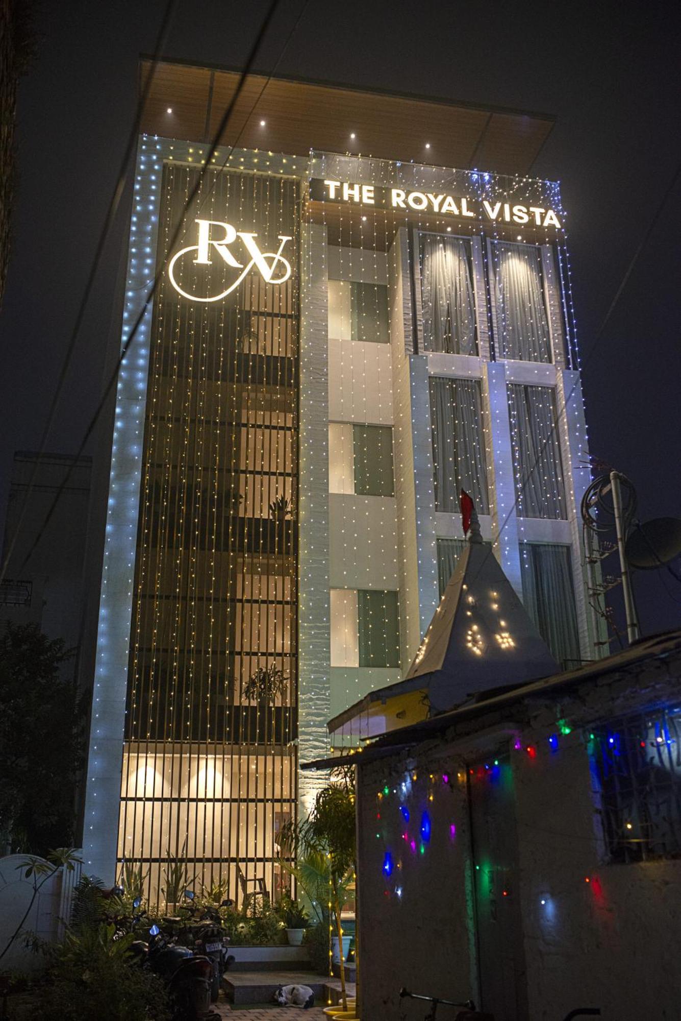 Hotel The Royal Vista Варанаси Екстериор снимка