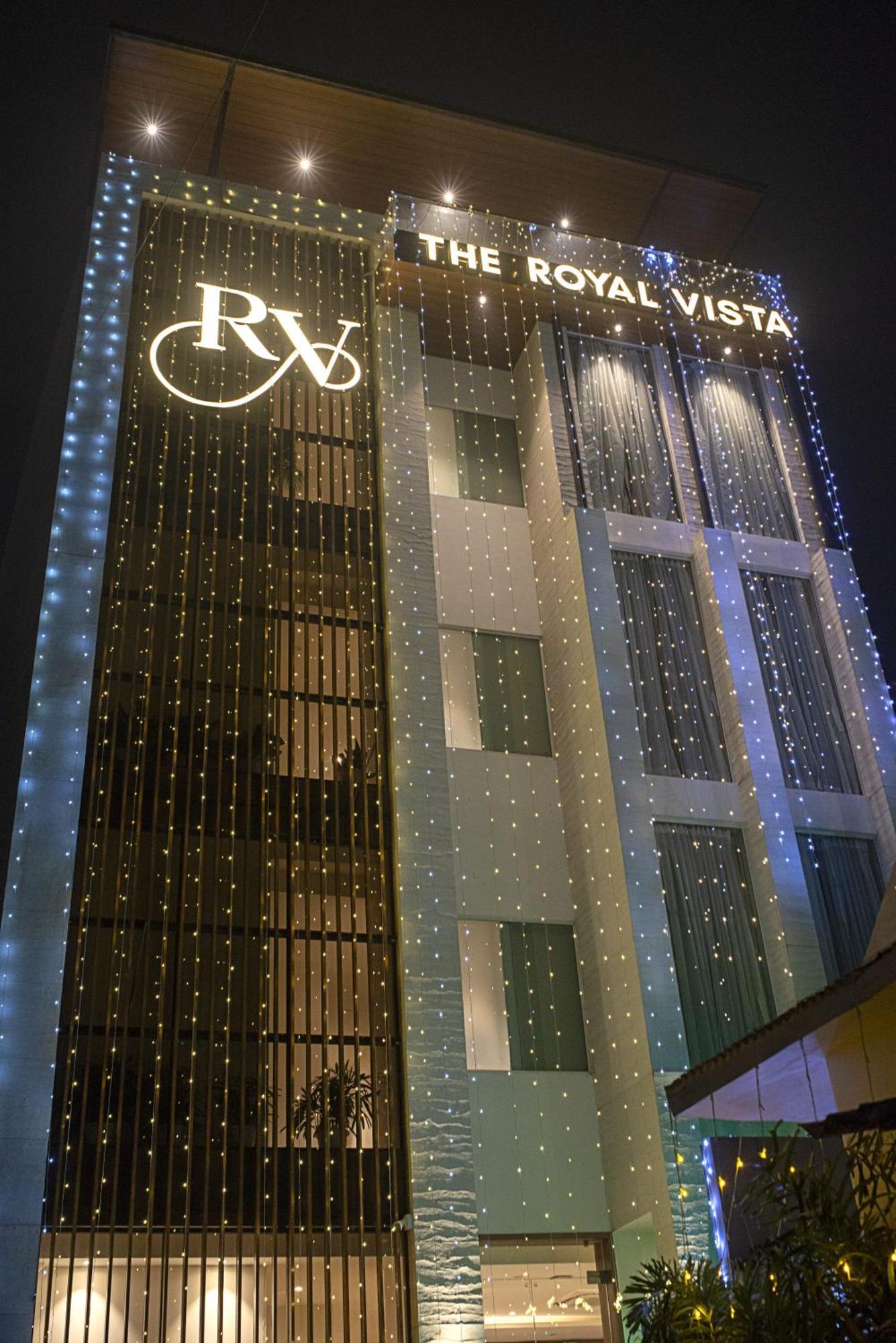 Hotel The Royal Vista Варанаси Екстериор снимка